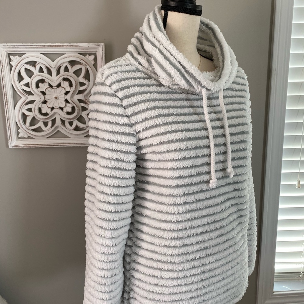 Women’s Fuzzy Cowl Neck Pullover, size Small - Picture 3 of 3